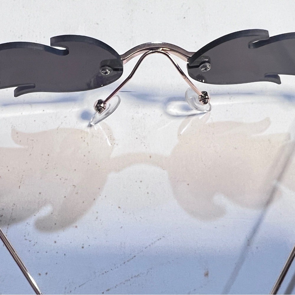 Unique Flame Shaped Sunglasses - image 4